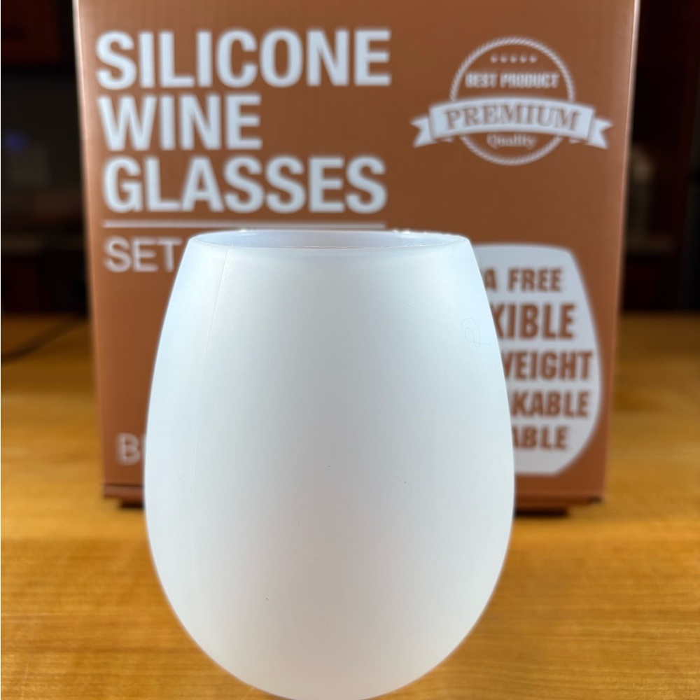 NWB Brovino Silicone Wine Glasses. Outdoor events, poolside or boating. NEW
